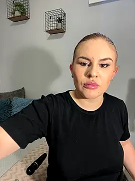 Snapshot of alexababy chatting on October 14, 8:28 am alexababy online show from October 14, 8:28 am