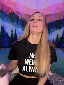 ItsDanniG online show from February 5, 7:28 pm