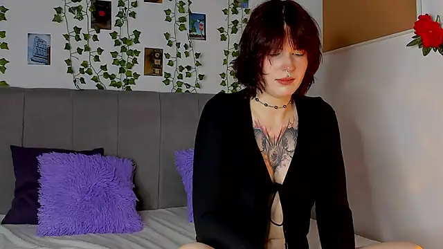 miss Lizzy online show from March 6, 1:55 am