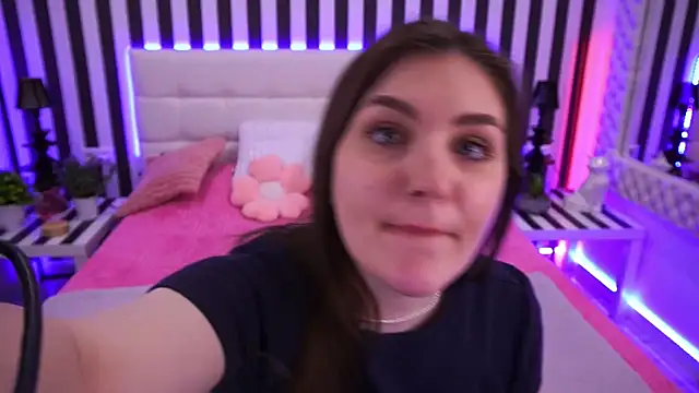 EmmyCharmm online show from April 7, 5:42 am