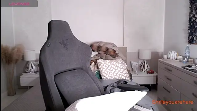 Smileyouarehere online show from November 30, 4:27 am