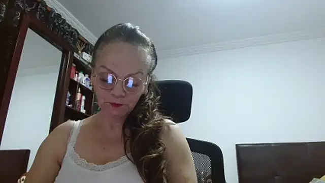 asleycavta online show from February 10, 9:07 pm