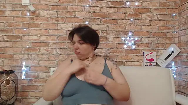 Amelia Kiss  online show from March 25, 1:11 am