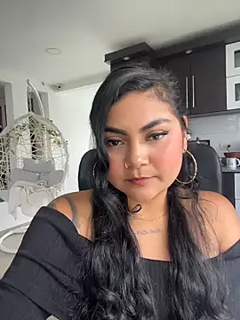 ItsEla online show from April 28, 2:54 pm