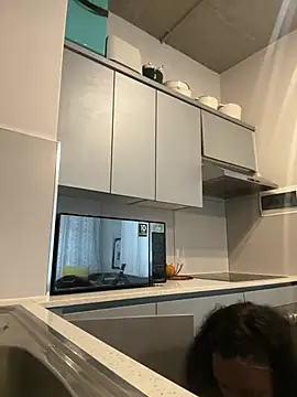 slimcateee online show from April 2, 4:32 am