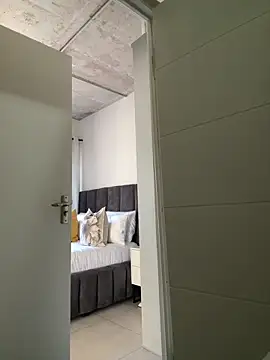 slimcateee online show from March 19, 7:24 am