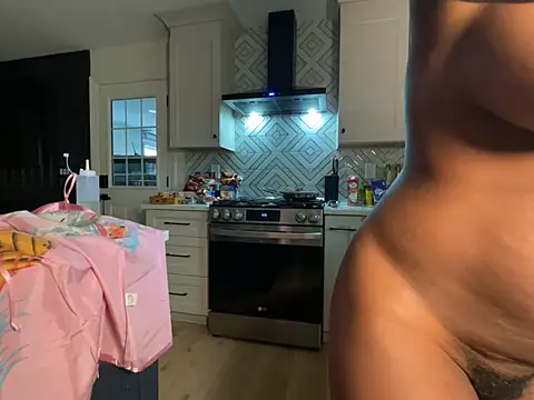 VixenCapri online show from April 11, 12:53 pm