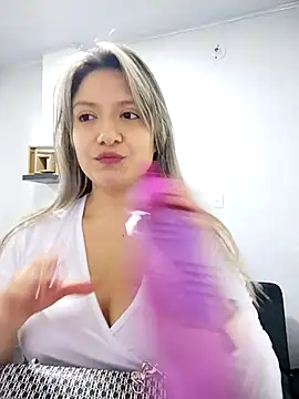 valeriahunter1 online show from February 28, 11:15 pm