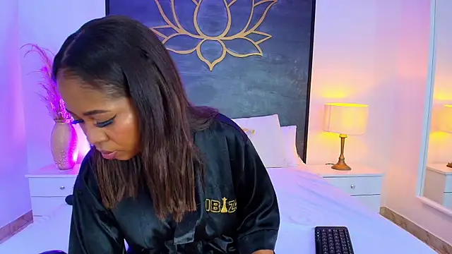 AlisonTravis online show from March 19, 8:02 pm