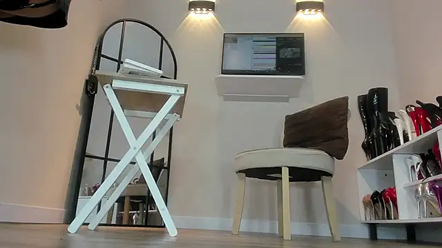 solsmithxx online show from March 25, 7:17 pm