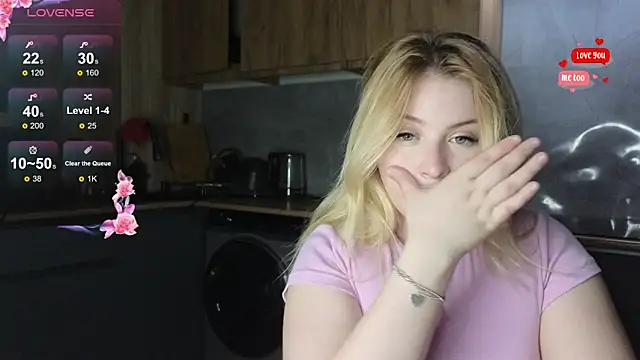 shy blondiee online show from April 4, 9:13 pm