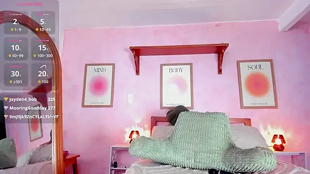 AliceBanks online show from April 24, 12:30 pm