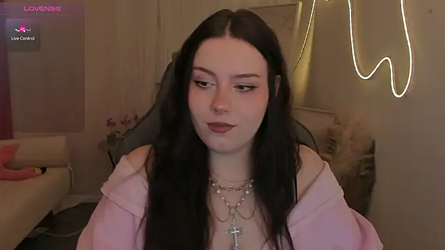 CoralineKeyns online show from March 17, 5:22 am