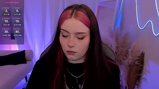 CoralineKeyns online show from June 5, 5:22 am
