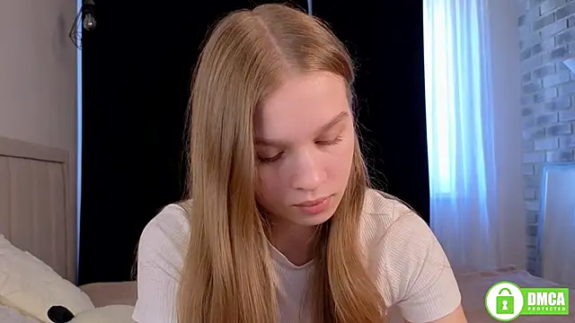 Snapshot of CutieBeauty chatting on October 1, 1:27 pm CutieBeauty online show from October 1, 1:27 pm