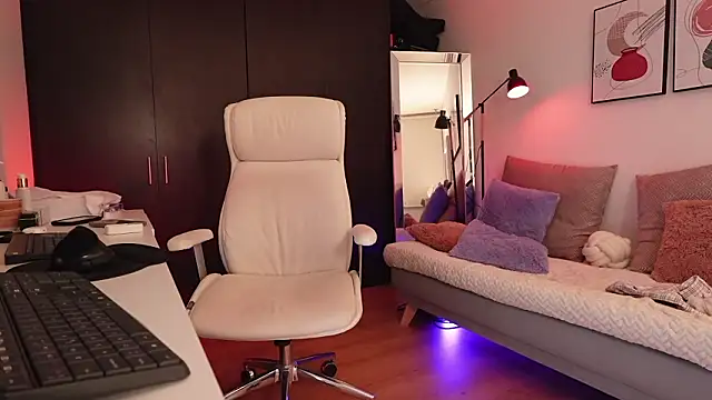 Anah s online show from February 18, 12:43 am