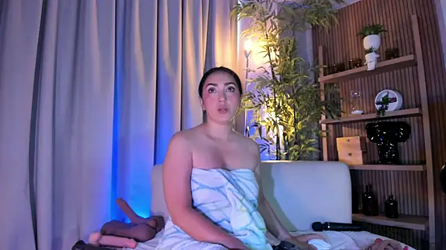 LIAH IZUMI online show from July 28, 12:12 pm