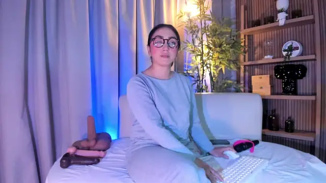 LIAH IZUMI online show from July 29, 12:27 pm