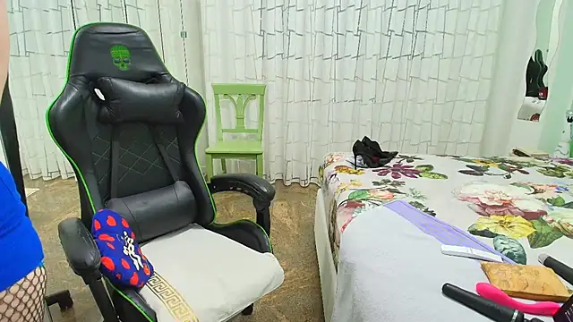   Nina online show from April 14, 12:16 pm