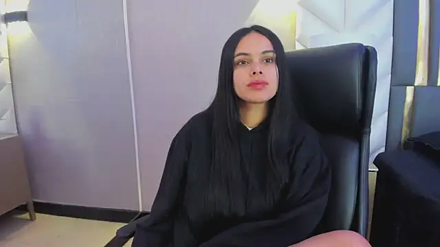 ChloeHarper  online show from April 4, 11:53 am