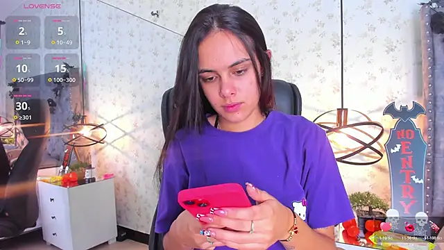 ChloeHarper  online show from October 24, 1:40 pm