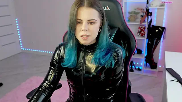 Latex Kitty online show from April 1, 1:52 pm