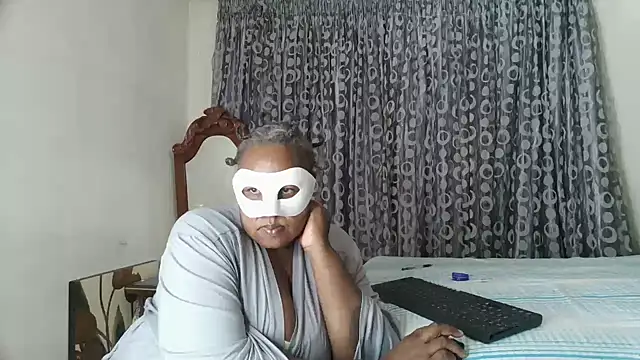 queenofrainxx online show from June 26, 8:21 pm