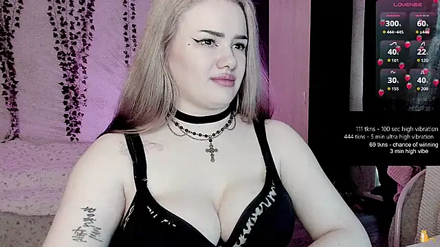 strawberry elfcat online show from April 30, 3:01 am