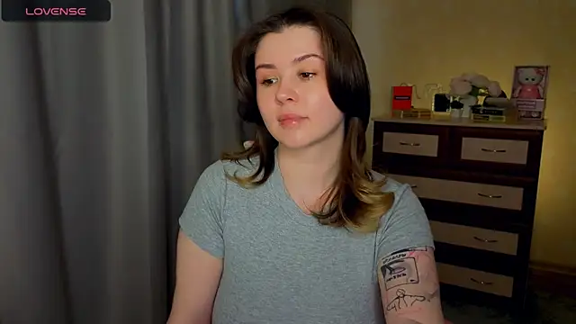 cutie mili online show from April 22, 9:39 am