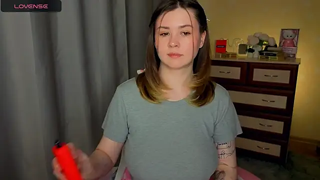 cutie mili online show from April 25, 10:40 am