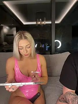 SexOnMyLvL online show from April 17, 9:50 pm