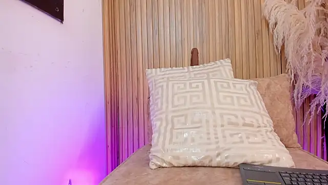 sofhiaa adaams online show from February 9, 11:18 pm