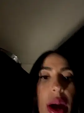 Snapshot of alina_cruz chatting on October 27, 11:43 pm alina cruz online show from October 27, 11:43 pm