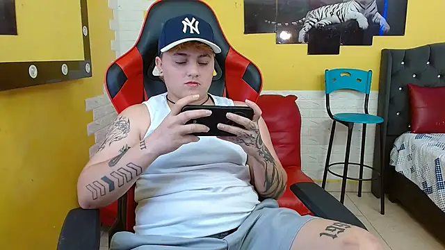 Snapshot of isabeautyx19 chatting on September 14, 5:05 am isabeautyx19 online show from September 14, 5:05 am
