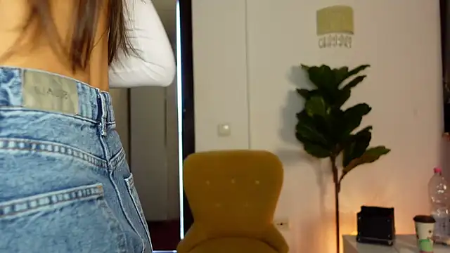 NinaCrystal1 online show from March 22, 8:20 am