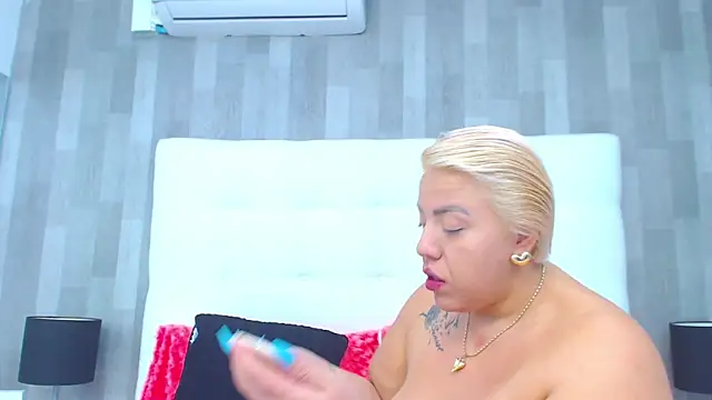 LeahMillerr online show from February 17, 12:37 pm