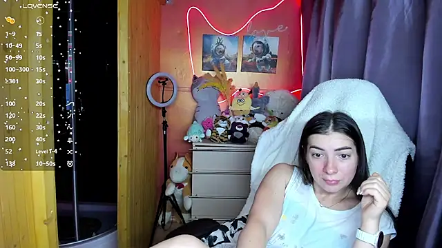 Fiery Brunette  online show from March 9, 3:53 am