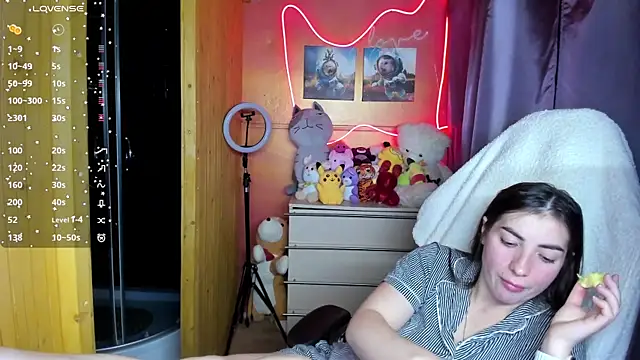 Fiery Brunette  online show from October 12, 2:30 pm