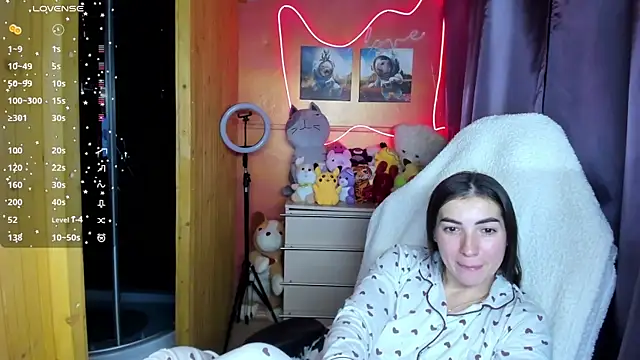 Fiery Brunette  online show from November 7, 5:18 pm