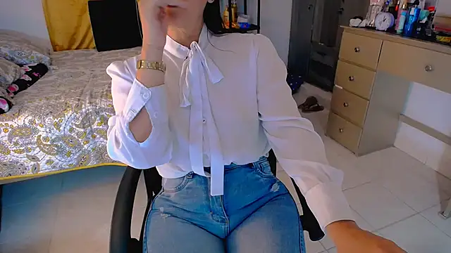 BitterMomXxx online show from April 15, 8:53 pm