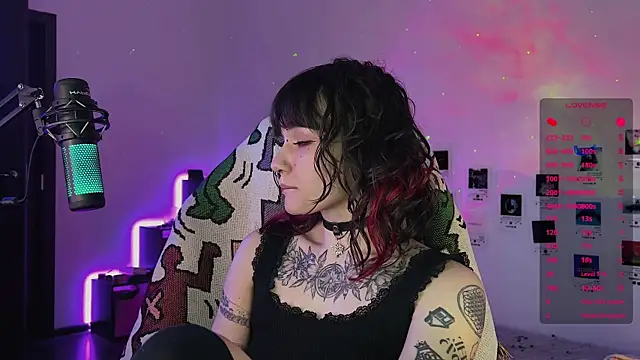 Snapshot of deadlysweet chatting on October 10, 12:48 am deadlysweet online show from October 10, 12:48 am