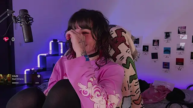 Snapshot of deadlysweet chatting on October 26, 1:12 am deadlysweet online show from October 26, 1:12 am