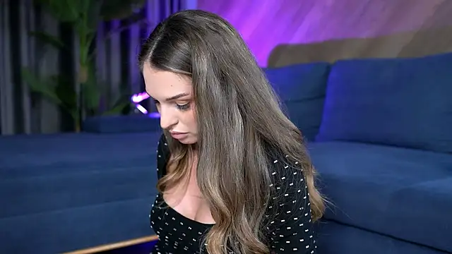 EsmeAinsley online show from July 8, 9:06 pm