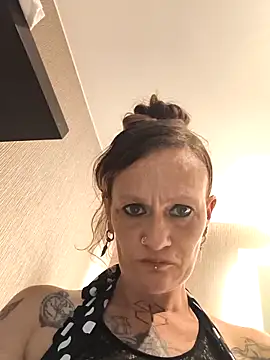 renegade vyxxen online show from March 25, 1:55 am