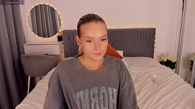 CassieRayss online show from May 22, 2:37 pm