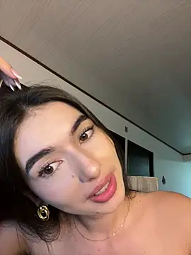 Coralinee 01 online show from July 8, 11:07 pm