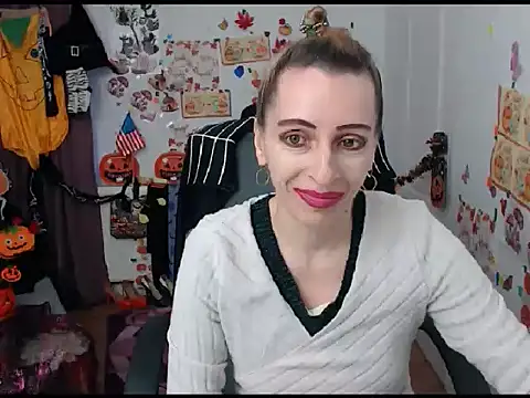 Snapshot of EvelynAngell chatting on October 20, 5:54 am EvelynAngell online show from October 20, 5:54 am