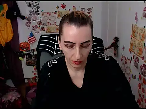 Snapshot of EvelynAngell chatting on October 13, 9:23 am EvelynAngell online show from October 13, 9:23 am