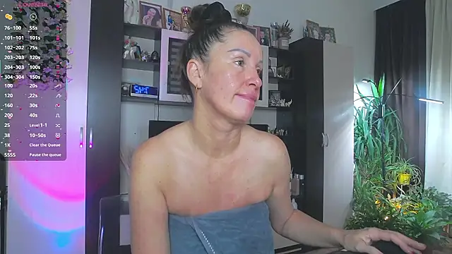 SheilaRyan online show from February 3, 4:43 am