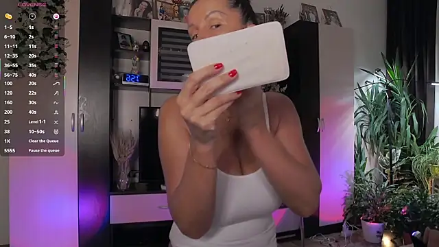 SheilaRyan online show from April 4, 4:55 am